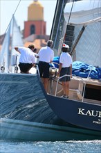 Kauris III face au célèbre clocher