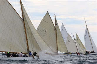 Départ des voiliers classiques lors des Régates Royales 2005