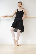 Female ballet dancer in dance studio.
