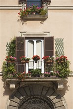 Balcony with flowers, Piazza Navona.