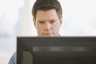 Man looking at computer screen.
