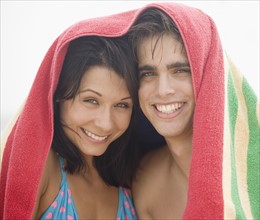 Couple smiling with towel over their heads. Date : 2006