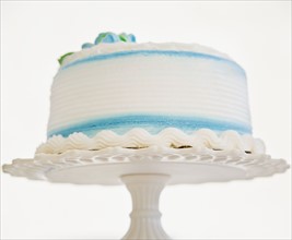 Decorated cake on pedestal. Date : 2006