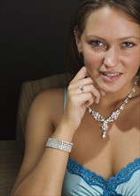Young woman wearing jeweled necklace and bracelet. Date : 2006