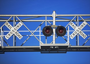 Railroad crossing sign and lights. Date : 2007
