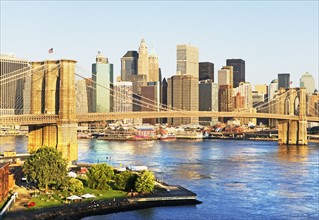 New York City skyline and Brooklyn bridge. Date : 2007