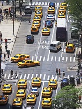 Taxis on 5th Avenue, New York City. Date : 2007