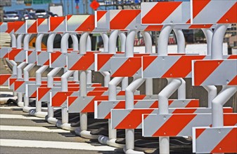barriers on roadway. Date : 2007