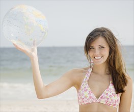Woman holding inflatable globe. Date : 2007