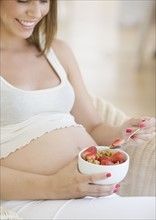 Pregnant woman eating cereal. Date : 2007