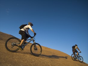 People riding mountain bikes. Date : 2007
