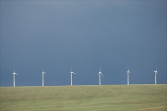 Row of energy windmills . Date : 2007