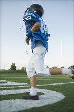 Young football player running on field. Date : 2007