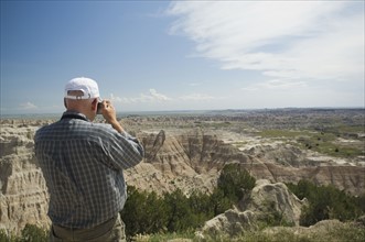 Man taking photograph of canyons. Date : 2007