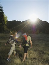 Couple hiking with backpacks, Utah, United States. Date : 2007