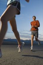 Couple in athletic gear running. Date : 2007
