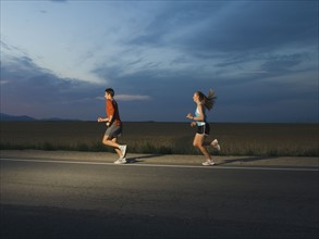 Couple in athletic gear running. Date : 2007