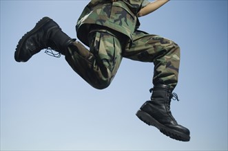 Army soldier jumping. Date : 2007