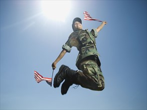 Female army soldier jumping. Date : 2007