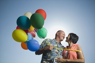 Couple holding balloons. Date : 2007