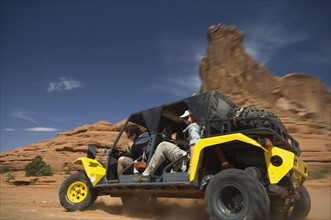 Man driving off-road vehicle in desert. Date : 2007