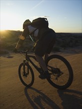 Man riding mountain bike. Date : 2007