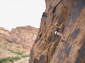 Woman rock climbing. Date : 2007