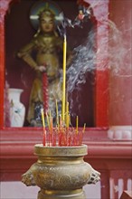 Incense burning in the Ngoc Hoang Pagoda Ho Chi Minh City Vietnam. Date : 2006