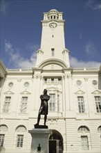 Statue of Stamford Raffles Victoria Theatre Singapore. Date : 2006
