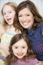 Portrait of mother and daughters. Date : 2008
