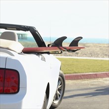 Surfboard in convertible car. Date : 2008