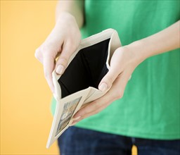 Woman holding open empty wallet. Date : 2008