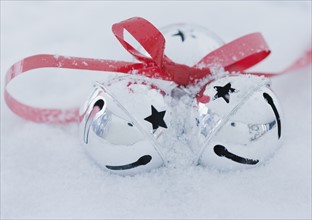 Close up of jingle bells in snow. Date : 2008