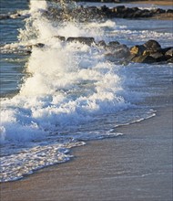 Waves crashing on shore. Date : 2008