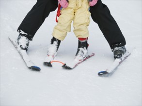 Parent and child skiing. Date : 2008