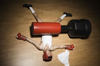 Man knocked over by punching bag. Date : 2008