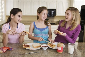 Teenaged girls making sandwiches. Date : 2008