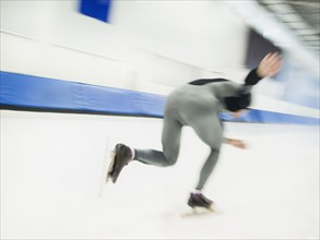 Male speed skater skating. Date : 2008