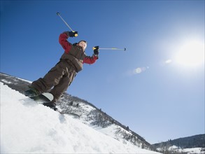 Boy with arms raised on skis. Date : 2008
