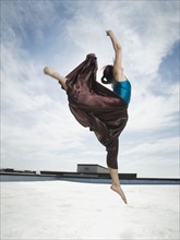 Female ballet dancer jumping. Date : 2008