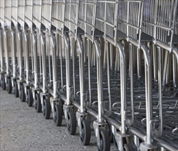 Row of shopping carts. Date : 2008