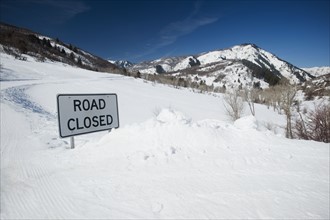 Road Closed sign in snow. Date : 2008