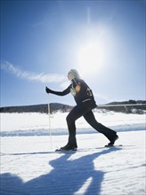 Woman cross country skiing. Date : 2008
