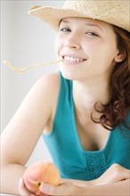 Teenage girl chewing on wheat stalk. Date : 2008