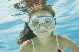 Girl with goggles swimming underwater. Date : 2008