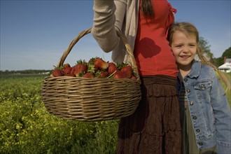 Mother and daughter picking strawberries. Date : 2008