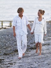 Young couple walking on beach. Date : 2008