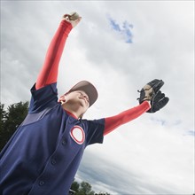 Baseball player celebrating with arms raised. Date : 2008
