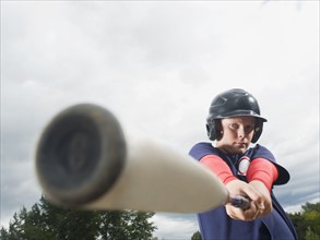 Baseball player swinging bat. Date : 2008