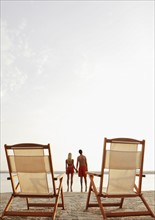 Young couple holding hands on beach. Date : 2008